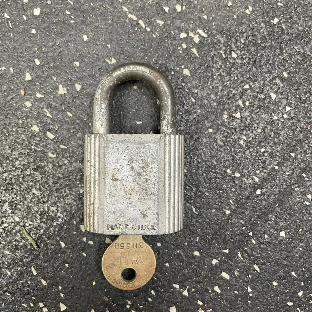 Vintage Yale Padlock With Key Made in USA Hardened Silver Color‎